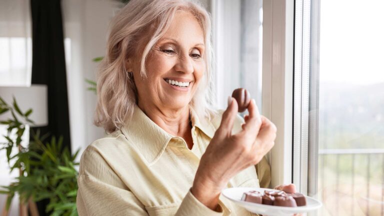 How Many Calories Should A Senior Woman Eat Per Day